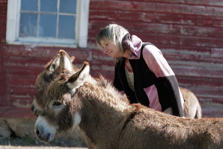 Why Is ‘Shadow Work’ Trending on TikTok? A Therapist’s Guide to Safe Exploration