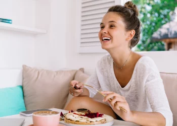 Mindful Nutrition: Eating with Awareness for Holistic Well-Being