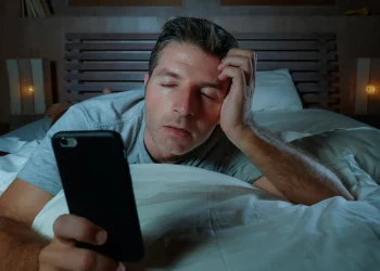 Should You Try a ‘Digital Detox’? How Unplugging Rewires Anxiety and Focus