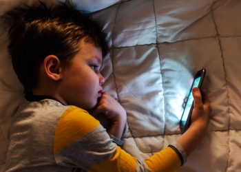 Is Your Smartphone Changing Your Personality? Digital Detox Strategies for Emotional Balance